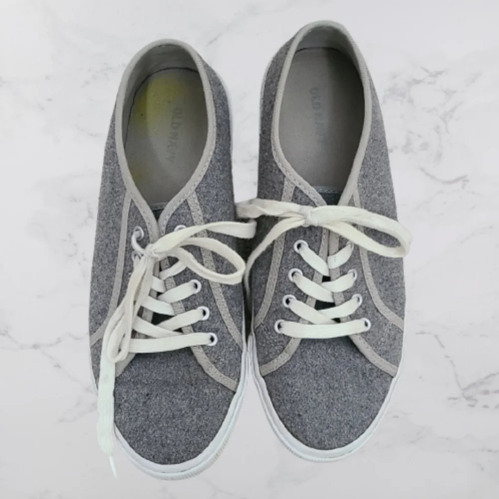 Old Navy Womens Gray Sneaker size 9 - Picture 1 of 3